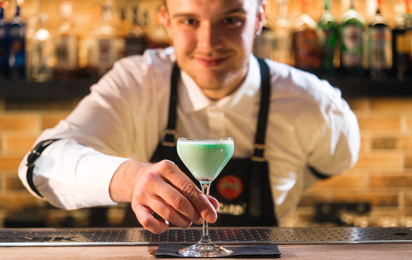 5 Reasons Why You Should Take an Alcohol Certification Class Online